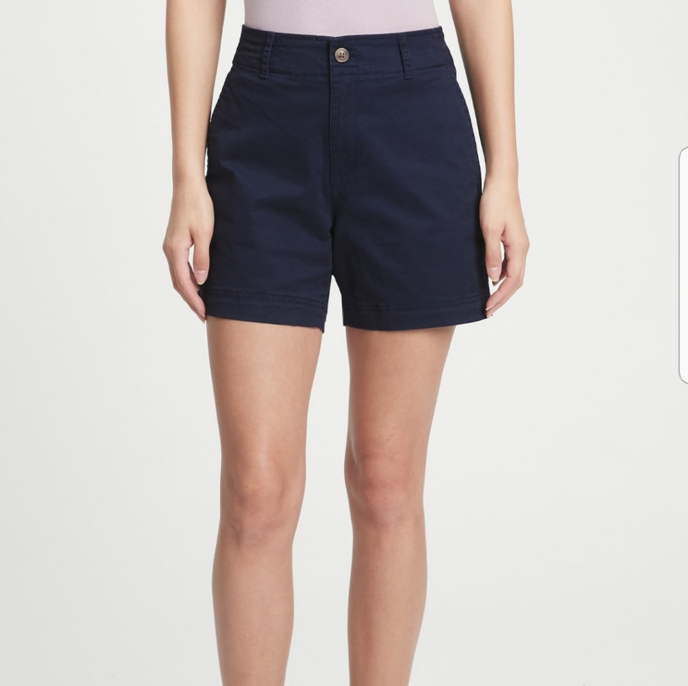 Gap | 5" Mid Rise Khaki Shorts